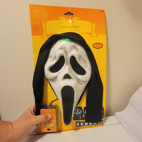 New VTG 97 Fun World Div Easter Scream Ghost Face Color Change Mask Miramax Rare - Picture 1 of 11
